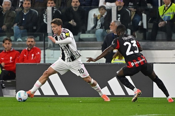 菲尔-琼斯预测欧冠第4轮：利物浦主场不敌皇马，曼城胜多特（菲尔-琼斯欧冠第4轮前瞻：皇马客场拿下利物浦，曼城力克多特蒙德）