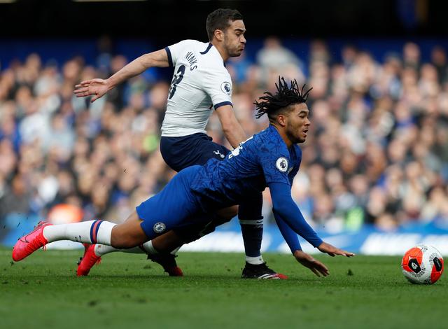 马卡：马斯坦托诺将进行保守治疗，康复过程严格遵循渐进原则（马卡：马斯坦托诺选择保守治疗，康复将严格循序渐进）