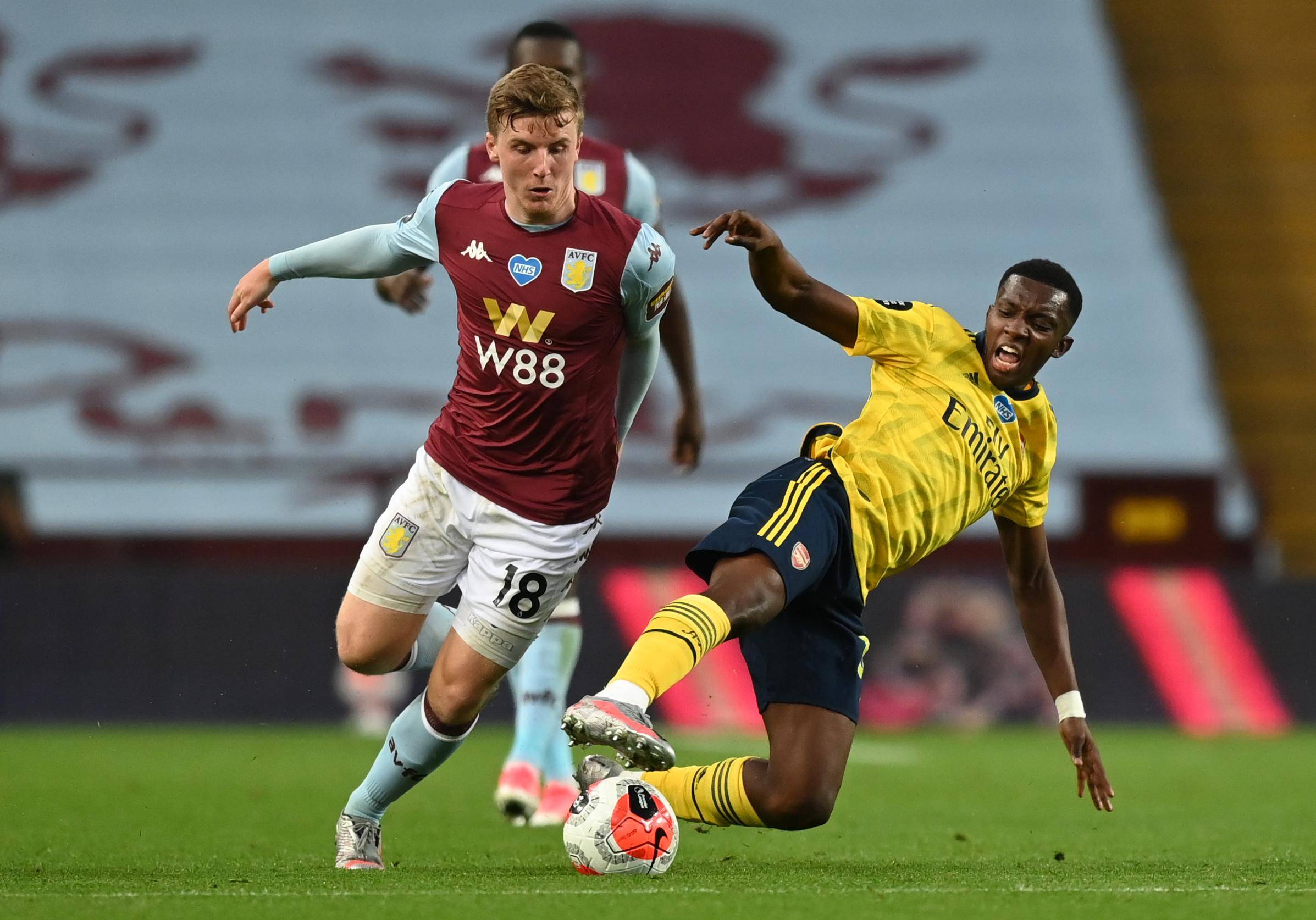 全市场：尤文与那不勒斯对格雷茨卡有意，正关注其续约情况（全市场：尤文、那不勒斯有意格雷茨卡，密切关注续约进展）