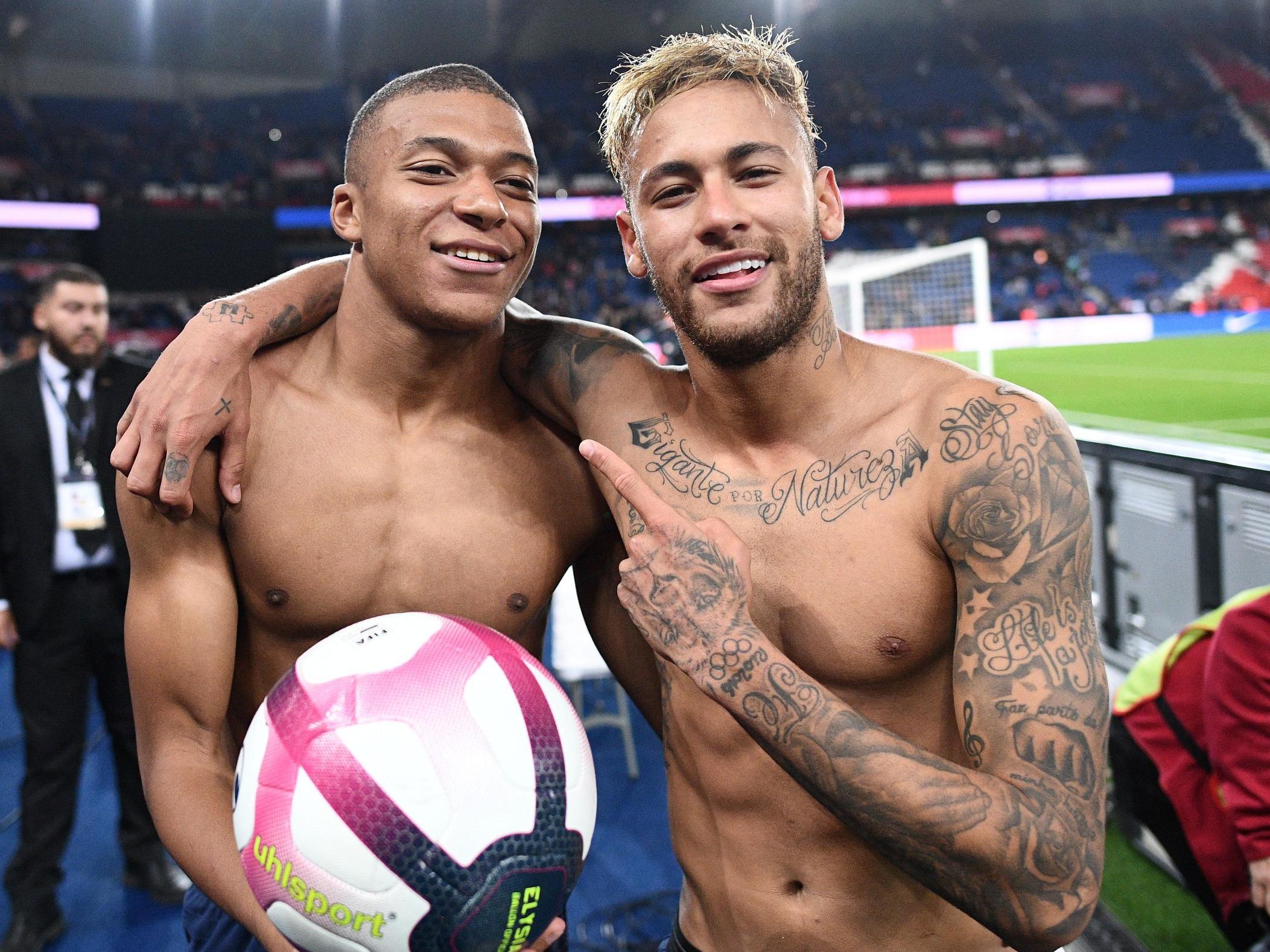 罗马诺：西蒙斯预计缺席莱比锡今日比赛，他已决定转投切尔西（罗马诺：西蒙斯或无缘莱比锡今战，已决定加盟切尔西）